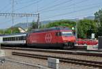 Re 460 006-0 durchfährt den Bahnhof Sissach.