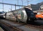 HEV Werbelok Re460 023-5 vor einem IR nach Basel SBB.Chur 13.12.15