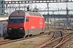 Am 25.10.2014 rangierte Re 460 115-9  Heidiland , nachdem sie mit einem InterRegio ankam, in Basel SBB an die andere Seite ihres Wagenparks zu kuppeln um dann wieder als IR auf zubrechen.