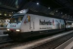 Am frühen Morgen des 13.03.2016 steht die Re 460 035-9 im Hauptbahnhof Zürich.