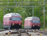 Am 8.5.2016 wurde die Re 460 038 in Brig wegen einer Störung abgekuppelt und die 043 kam dann an ihren IR.