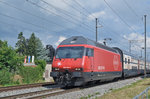 Re 460 106-8 verlässt den Bahnhof Zofingen.