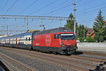 Re 460 057-3 durchfährt den Bahnhof Rothrist.