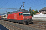 Re 460 074-8 durchfährt den Bahnhof Rothrist.