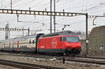 Re 460 097-9 durchfährt den Bahnhof Pratteln.