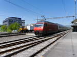 SBB - 460 101-9 vor IC bei der durchfahrt im Bahnhof Gwatt am 10.05.2017