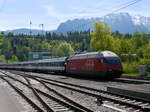 SBB - 460 078-9 vor IC bei der durchfahrt im Bahnhof Gwatt am 10.05.2017