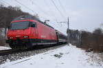 Re 460 069-8  Verkehrshaus  zieht am 01.03.2018 ihren kurzen Interregio die Bözberg Südrampe hinauf gegen Basel.