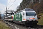 Re 460 001-1  COOP Naturaplan  schiebt ihren Interregio bei Umiken AG in Richtung Villnachern auf der Bözberg Südrampe am 27.03.2018.