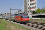 Re 460 090-4 fährt Richtung Bahnhof Muttenz.