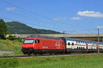 Re 460 071-1 fährt Richtung Bahnhof Sissach.