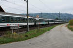 SBB Personenwagen vom Typ Bpm.
Leermaterialzug bestehend aus der Re 460 003-7 mit 11 Personenwagen vom Typ Bpm auf der Fahrt bei Bollodingen am 1. September 2018.
Foto: Walter Ruetsch