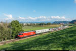 Re 460 117 mit einem FLIRT BMU Class 755 für Greater Anglia am 4. September 2018 bei Kleinwabern.