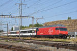 Re 460 008-6 durchfährt den Bahnhof Pratteln.