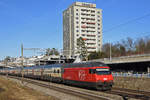 Re 460 118-3 fährt Richtung Bahnhof Muttenz.