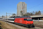 Re 460 040-9 fährt Richtung Bahnhof SBB.