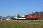 Re 460 022-7 fährt Richtung Bahnhof Sissach.