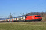 Re 460 112-6 fährt Richtung Bahnhof Sissach.