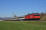 Re 460 022-7 fährt Richtung Bahnhof Sissach.