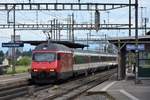 Re 460 013-6  Nord Vaudois  bei der Durchfahrt in Hendschiken am 15.06.2019, ein doch eher seltenes Ereignis für Hendschiken.