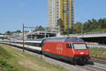 Re 460 016-9 fährt Richtung Bahnhof SBB.