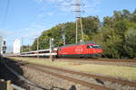 Re 460 073-0 ''Monte Ceneri'' am 8.10.2019 an der Spitze des motorierten Moduls des IC 728, zusammen mit der nicht erkennbaren Re 460 004-5 ''Üetliberg'' Ausgangs Winterthur bei der