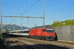 Re 460 110-0 durchfährt den Bahnhof Gelterkinden.