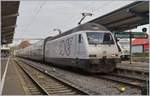 Jubiläums-Werbeloks am Grossen und Kleinen See: In Konstanz wendet die SBB Re 460 113-4 (UIC 91 85 4 460 113-4 CH-SBB)  100 Jahre SEV  mit ihrem IR 75.