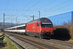 Re 460 107-6 fährt Richtung Bahnhof Itingen.