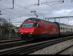 SBB - Lok 460 010-2 bei der ausfahrt aus dem Bahnhof Thun am 04.01.2020