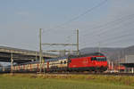 Re 460 014-4 fährt Richtung Bahnhof Sissach.