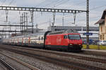 Re 460 035-9 durchfährt den Bahnhof Rupperswil.