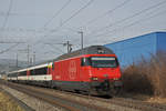 Re 460 010-2 fährt Richtung Bahnhof Itingen.