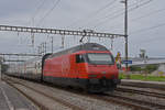 Re 460 029-2 durchfährt den Bahnhof Rupperswil.