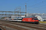 Re 460 100-1 durchfährt den Bahnhof Rupperswil.