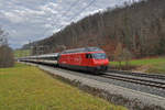 Re 460 003-7 fährt Richtung Bahnhof Gelterkinden.