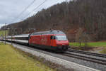 Re 460 051-6 fährt Richtung Bahnhof Gelterkinden.