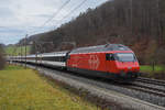 Re 460 009-4 fährt Richtung Bahnhof Gelterkinden.