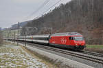 Re 460 001-0 fährt Richtung Bahnhof Tecknau.