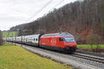 Re 460 115-3 fährt Richtung Bahnhof Gelterkinden.