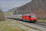 Re 460 073-0 fährt Richtung Bahnhof Gelterkinden.