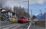 Die SBB Re 460 110 (UIC 91 85 4 460 110-0 CH-SBB) mit ihrem IC61 1070 nach Basel SBB den Bahnhof von Interlaken Ost verlassen, die Aare überquert und fährt nun an der Talstation der Harder Standseil Bahn in Richtung Interlaken West. 

17. Februar 2021