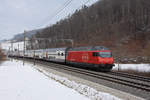 Re 460 096-1 fährt Richtung Bahnhof Tecknau.