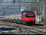 SBB - 460 022-7 vor IC bei der durchfahrt im Bahnhof von Altstetten am 21.02.2021