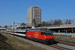 Re 460 081-3 fährt Richtung Bahnhof SBB.