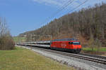 Re 460 073-0 fährt Richtung Bahnhof Tecknau.