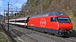 Noch eine andere Variante der 460, wieso also das SBB-Signet nicht einmal ganz weglassen: Re 460 013-6  Nord Vaudois  unterwegs bei Umiken AG, nächster Halt Brugg AG, aufgenommen am 13.03.2021.