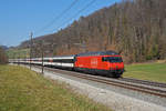 Re 460 037-5 fährt Richtung Bahnhof Tecknau.