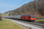 Re 460 075-5 fährt Richtung Bahnhof Tecknau.