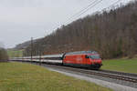 Re 460 110-0 fährt Richtung Bahnhof Tecknau.